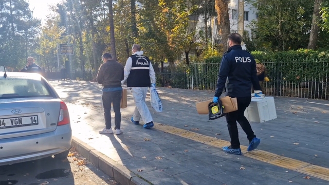 Annesini ve ağabeyini pompalı tüfekle öldürdü