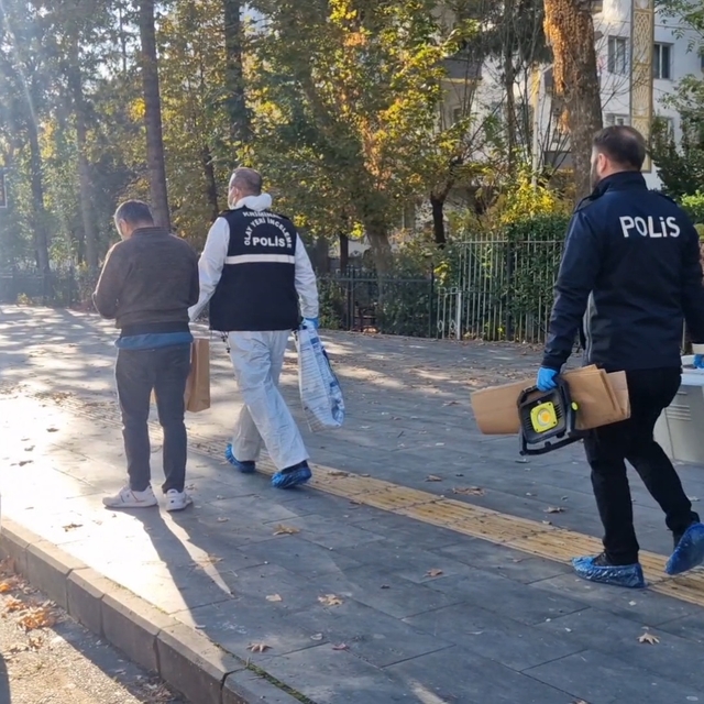 Annesini ve ağabeyini pompalı tüfekle öldürdü