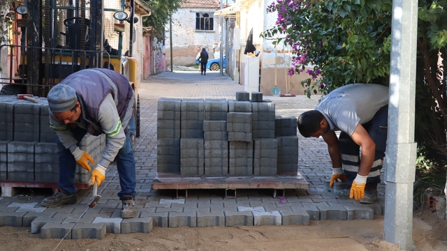 Nazilli Belediyesi Çapahasan'da yolları yeniliyor