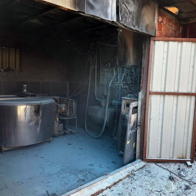 Sakarya'da ahırda yangın: 400 bin liralık zarar meydana geldi