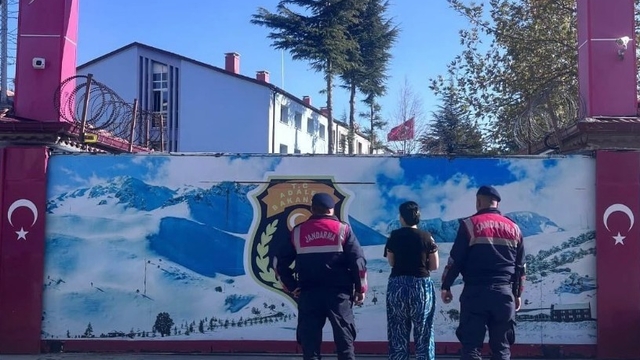 Isparta'da silahlı tehdit suçundan aranan hükümlü yakalandı