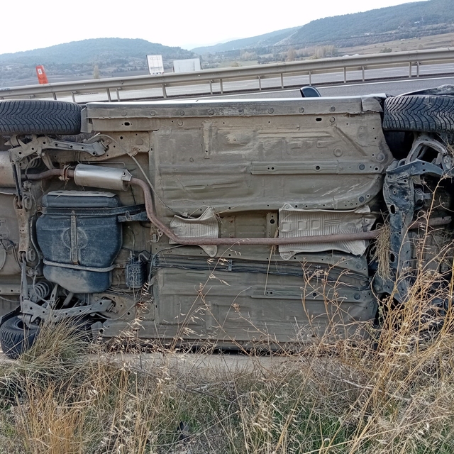 Otomobil yoldan çıktı, 1 yaralı