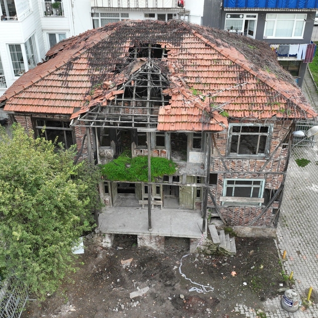 Gölcük'te atıl durumdaki tarihi yapı kütüphane oluyor