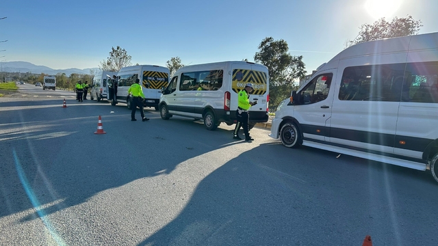 Okul servislerine kış lastiği denetimi