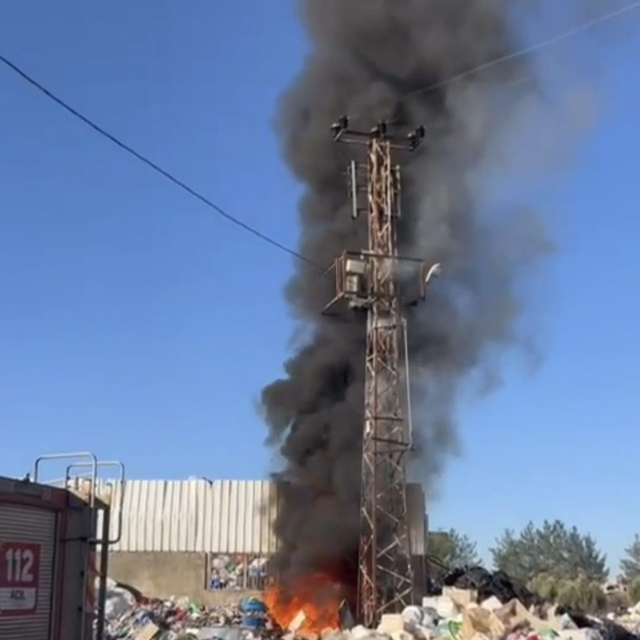 Siverek'te hurdacıda çıkan yangın itfaiye ekiplerince söndürüldü
