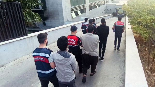 Mersin'de terör örgütü DEAŞ operasyonunda yakalanan 10 zanlıdan 7'si tutuklandı