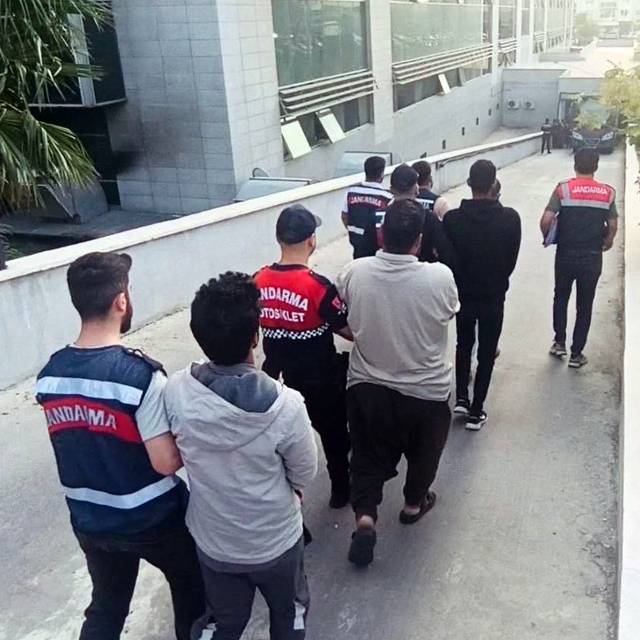 Mersin'de terör örgütü DEAŞ operasyonunda yakalanan 10 zanlıdan 7'si tutukl...