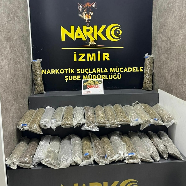 İzmir'de 23 kilo esrar ele geçirildi; 1 tutuklama