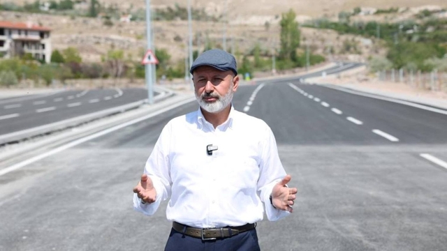 Başkan Çolakbayrakdar: "Kayseri'mizin trafik yükünü hafifleten akıllı kavşakları yaygınlaştırıyoruz"
Kayseri trafiğini rahatlatan akıllı kavşaklar Kocasinan'da yaygınlaşıyor