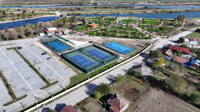 Belediye Başkanı Karagöl, tenis kortlarında incelemelerde bulundu