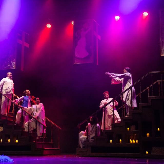 Şehir tiyatrosu perdesini öğretmenler için ücretsiz açıyor