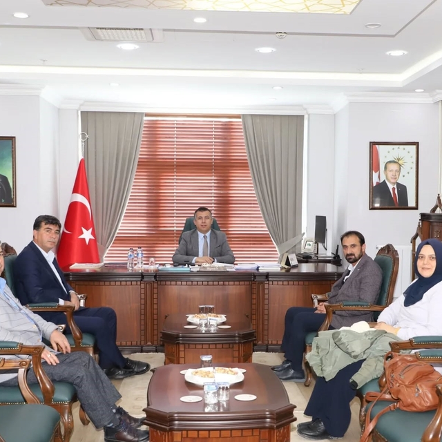 Eğitimcilerin talepleri Demirci'de masaya yatırıldı