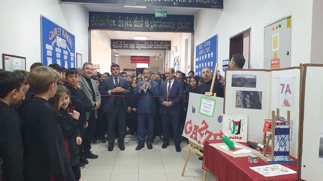 Erzurum'da ortaokul öğrencileri "Gazze farkındalığı" oluşturmak için sergi açtı