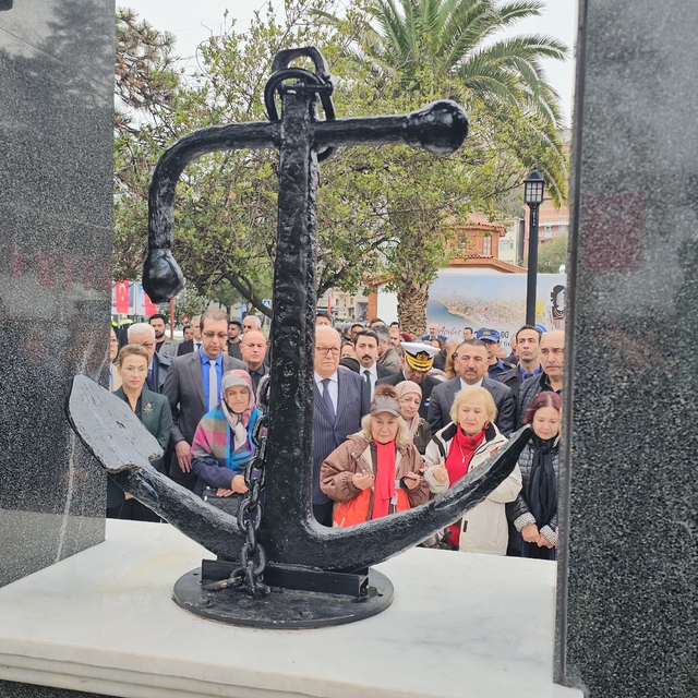 Batan Kafkametler gemisindeki mürettebat için yapılan anıt, facianın yıl dö...