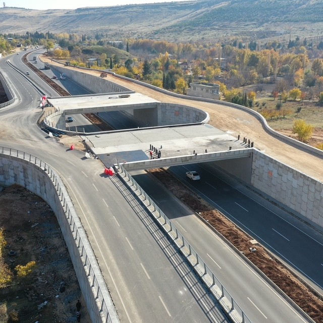 Gaziantep Büyükşehir, köprülü kavşak yatırımlarını kent genelinde sürdürüyo...