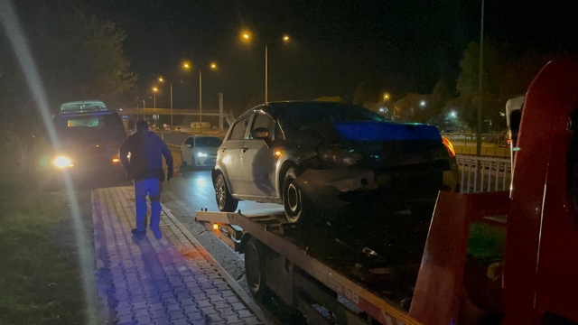 Eskişehir'de polisten kaçarken kaza yapan alkollü sürücünün stajyer ehliyeti iptal edildi
