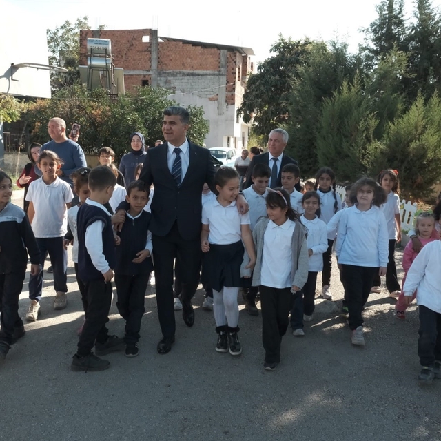 Şener: "Çocuklarımızın en iyi şartlarda eğitim alması için çalışıyoruz"