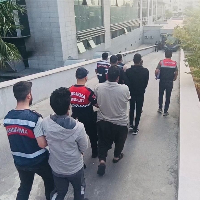 Mersin'de DEAŞ operasyonlarında 8 tutuklama