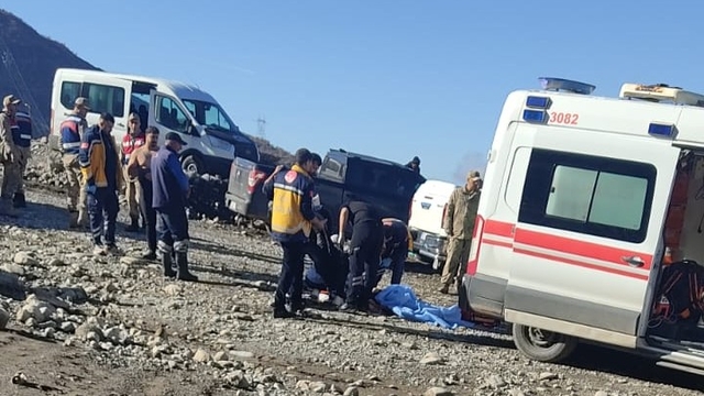 El freni çekilmeden park edilen kamyonet, baraj gölüne düştü; 1 ölü