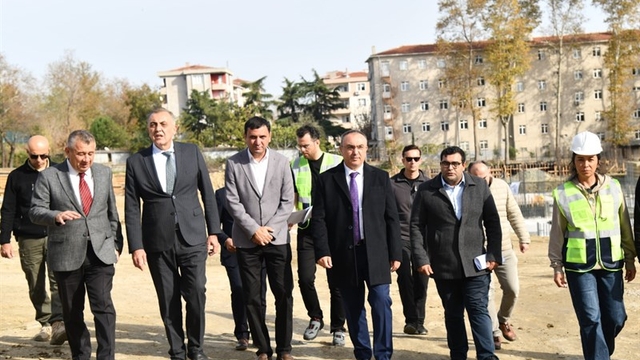 Tekirdağ Valisi Soytürk yapımı süren okullarda incelemede bulundu