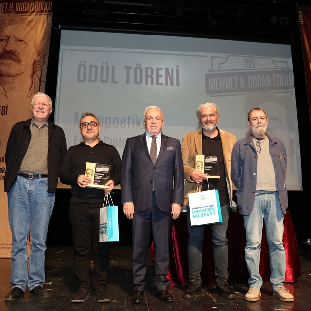 Nilüfer'de şiir eleştirisinin prestij ödülleri sahiplerini buldu