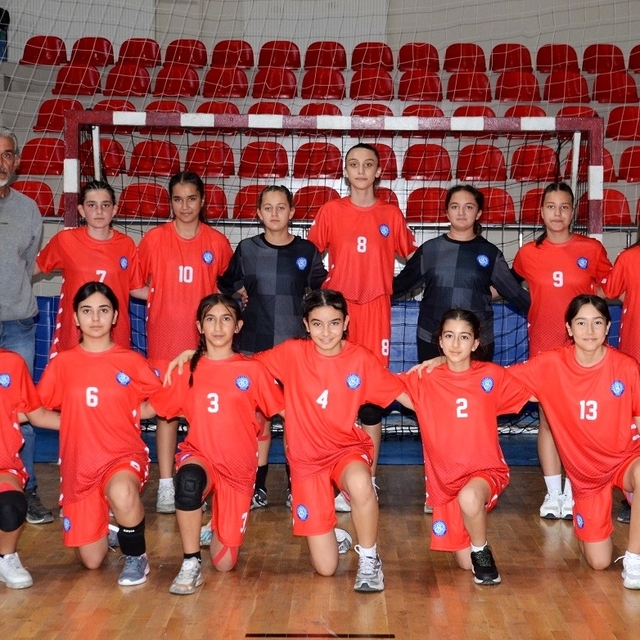 Okullar Arası Yıldızlar Hentbol Müsabakaları devam ediyor