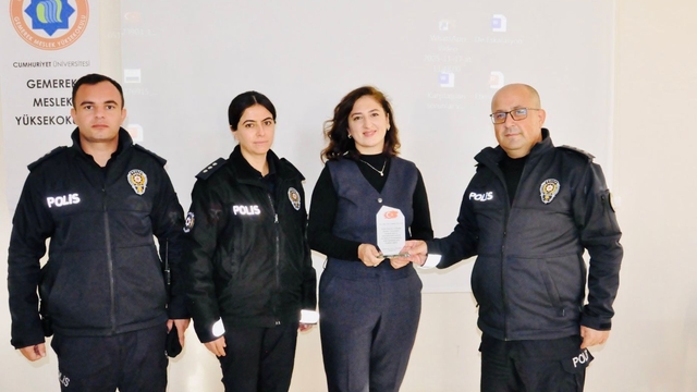 Gemerek'te emniyet personeline "Halkla İlişkiler ve Etkili İletişim" konulu seminer verildi