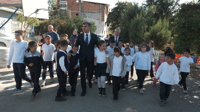 Şener: "Çocuklarımızın en iyi şartlarda eğitim alması için çalışıyoruz"