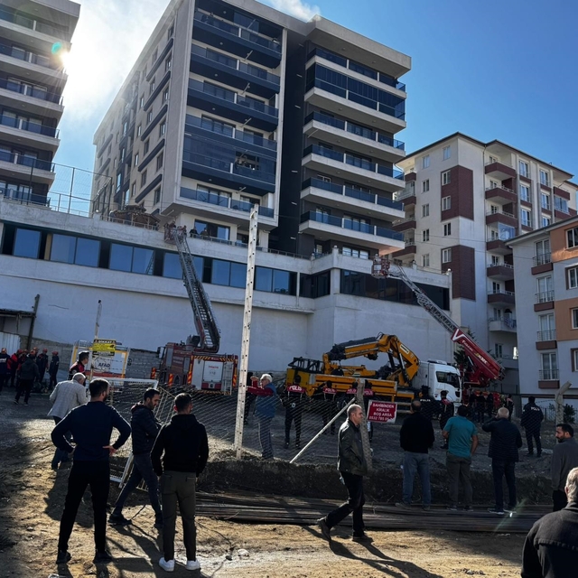 7 katlı binanın otoparkında yangın; 29 kişi dumandan etkilendi