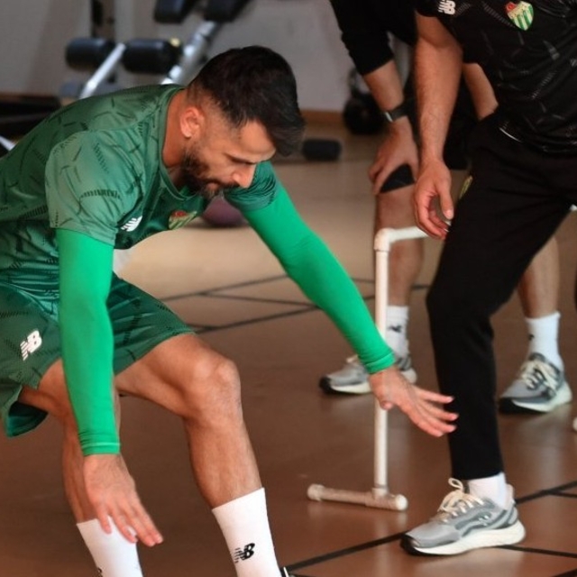 Bursaspor sabah antrenmanında kuvvet çalıştı