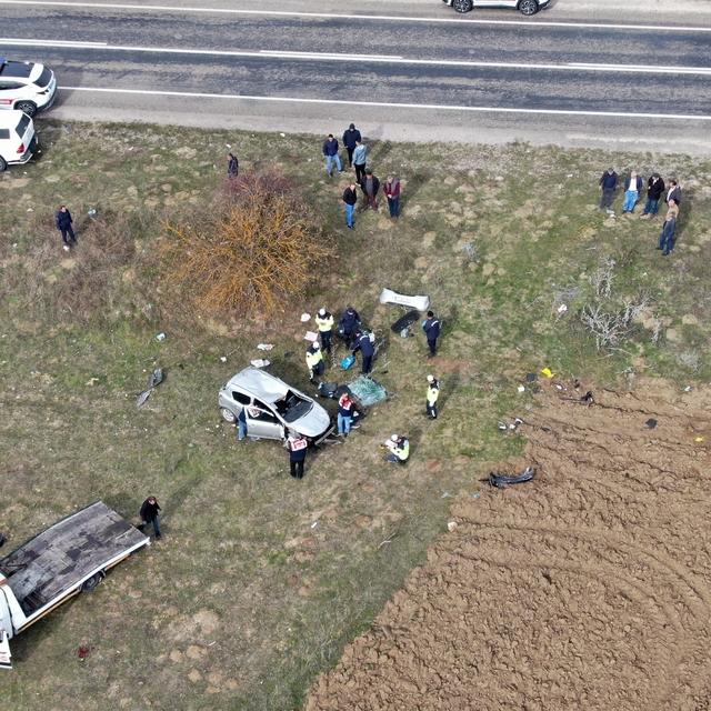 Kastamonu'da feci kaza: Takla atan otomobildeki iki kardeş öldü
İki kardeşi...