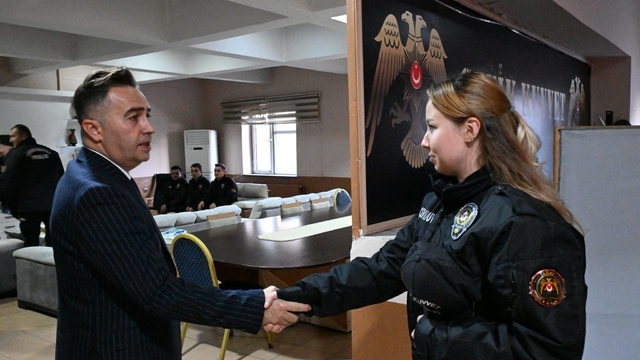 Ağrı Emniyet Müdürü Önder'den çevik kuvvete başarı belgesi