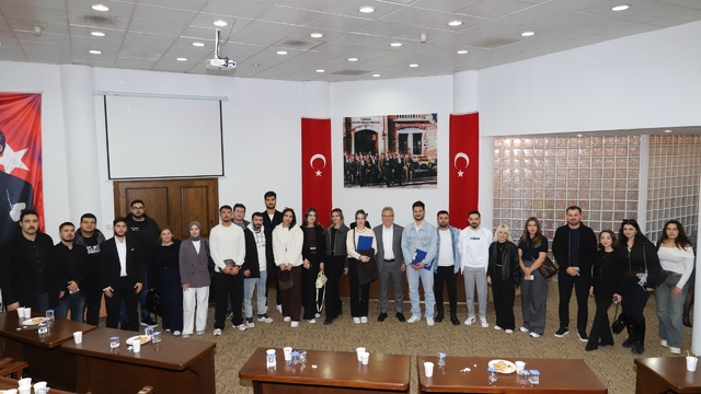 Nazilli Belediyesi Gençlik Meclisi ilk toplantısını yaptı
Başkan Tetik'ten gençlere 21 milyon TL'lik bütçe