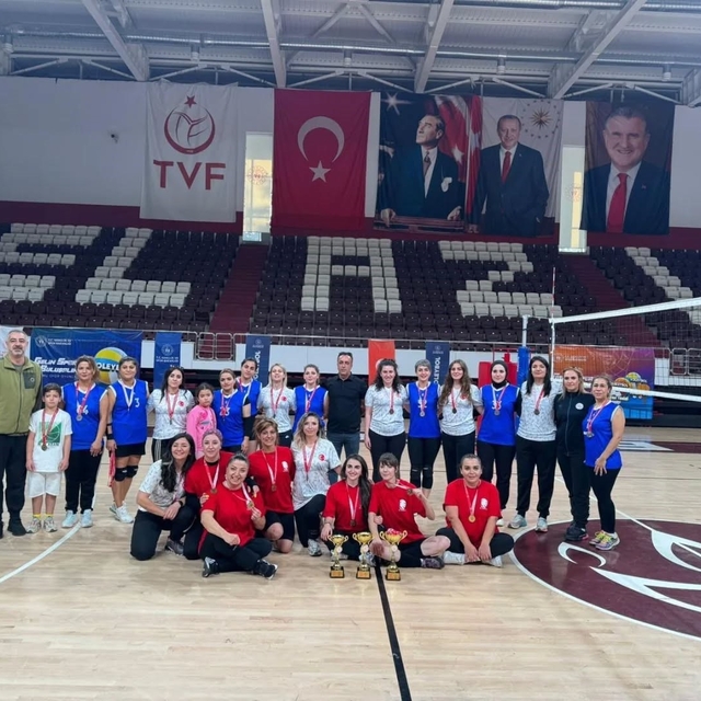 Erzurum Valiliği Kadın Voleybol Takımı şampiyon oldu