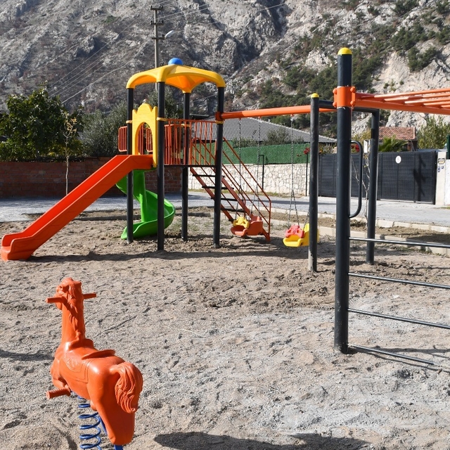 Söke Belediyesi'nden Sazlı Mahallesi'ne yeni Çocuk Oyun ve Dinlenme Alanı