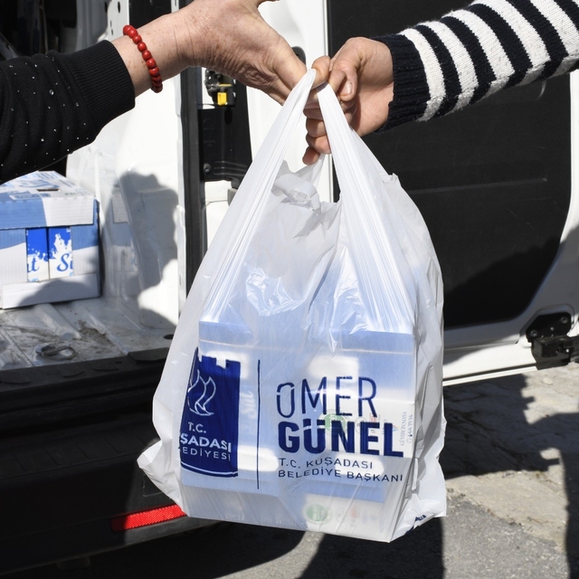 Kuşadası'nda çocukların gelişimi için periyodik süt dağıtımı devam ediyor