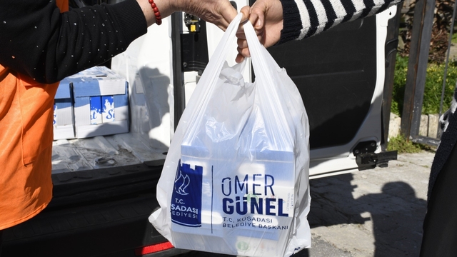 Kuşadası'nda çocukların gelişimi için periyodik süt dağıtımı devam ediyor