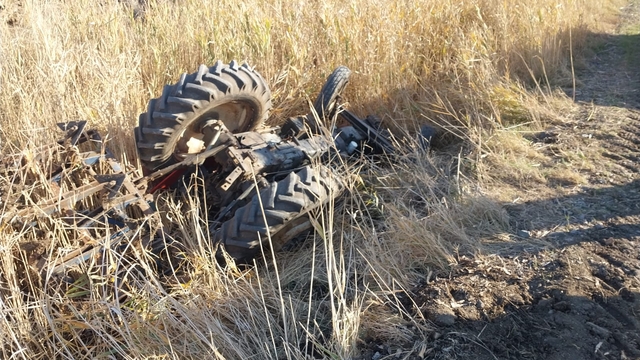 Gaziantep'te devrilen traktörün sürücüsü öldü