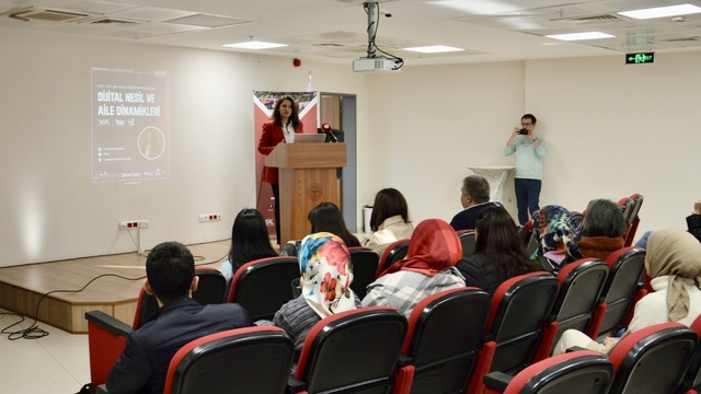 Karabük'te "Dijital Nesil ve Aile Dinamikleri" semineri düzenlendi