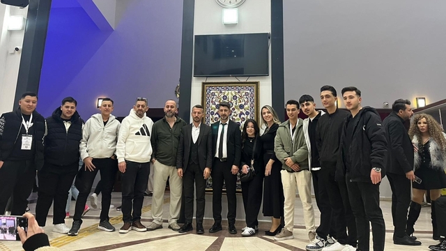 Manisalı kuaförler Uşak'tan 3 kupa ile döndü