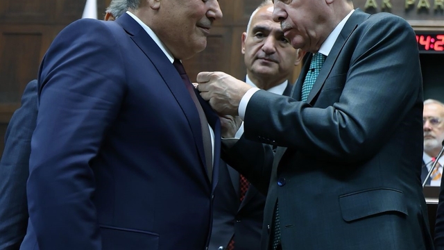 CHP'den istifa eden Aksu Belediye Başkanı Yıldırım AK Parti'ye katıldı
Aksu Belediye Başkanı İsa Yıldırım:
"Uzun zamandır gönlümde olan bir adımı atarak AK Parti ailesine katılmanın gururunu ve heyecanını yaşadım"