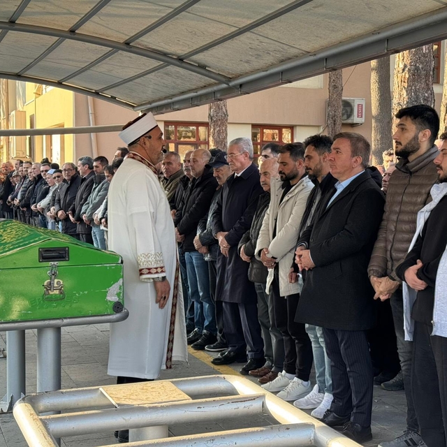 Gazeteci Çetinkaya'nın eşi Esra Çetinkaya son yolculuğuna uğurlandı