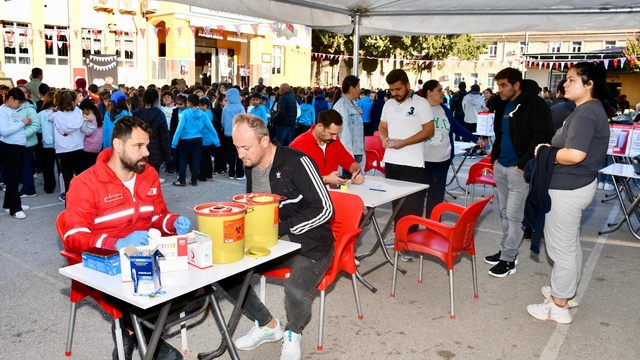 Silifke ilçesinde öğrenci velileri kan bağışı yaptı