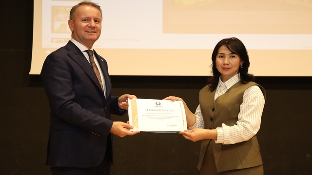 Ordu Üniversitesi Rektörü Prof. Dr. Baş: "Biz çok devletiz ama tek milletiz"
ODÜ'de Özbek medeniyeti ve milli kıyafetleri anlatıldı