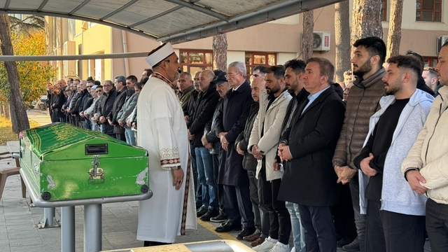 Gazeteci Çetinkaya'nın eşi Esra Çetinkaya son yolculuğuna uğurlandı