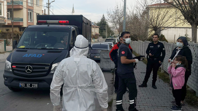 Anne ve 3 çocuğu zehirlenme şüphesiyle hastaneye kaldırıldı