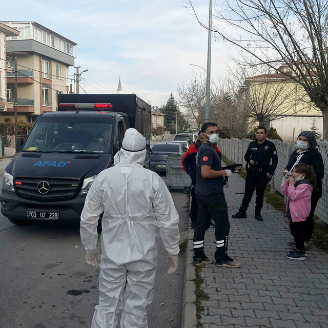 Anne ve 3 çocuğu zehirlenme şüphesiyle hastaneye kaldırıldı