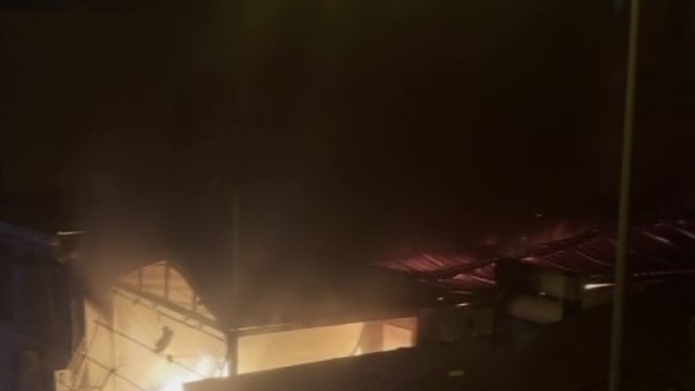 Adana'da müstakil ev alev alev yandı