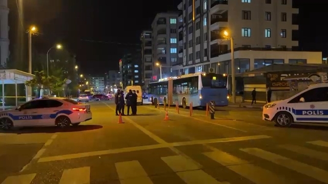 Şanlıurfa'da 2 kişinin yaralandığı silahlı kavga kamerada