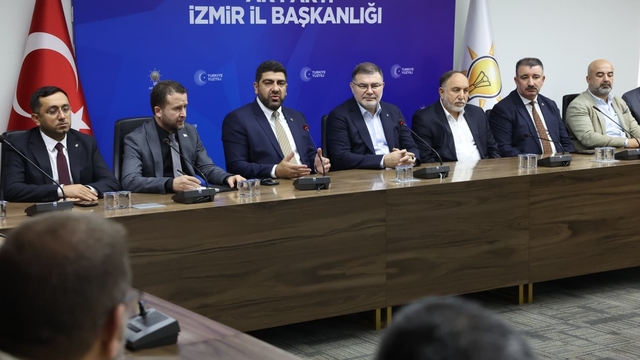 Mardin'den İzmir'e 'Terörsüz Türkiye' ziyareti
AK Parti İzmir İl Başkanı Bilal Saygılı:
"Terörsüz Türkiye için omuz omuza, kararlılıkla birlikte başaracağız"
AK Parti Mardin İl Başkanı Mehmet Uncu:
''Mardin, bugün yeniden bir cazibe merkezi haline geldi''